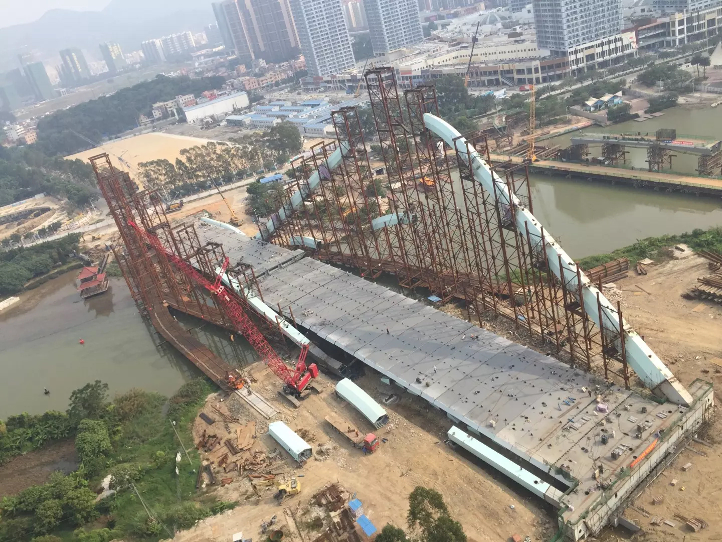 廣州市南沙中心區蕉門河車行橋拱肋合攏(圖10)